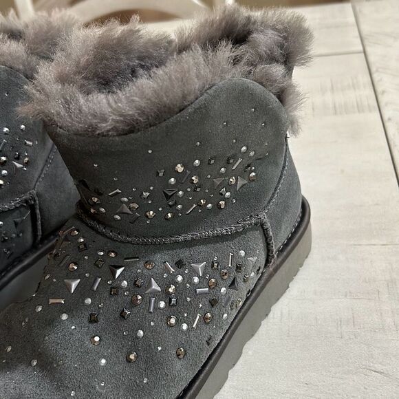 UGGS Gray Suede Galaxy Short Boots - Picture 3 of 5